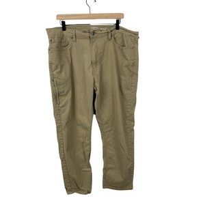 Levis signature gold athletic Khaki pants Mens size 40 x 30